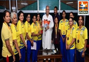 ​​​​​​​मुख्यमंत्री से छत्तीसगढ़ सिविल सर्विसेस महिला हॉकी टीम के सदस्यों ने की सौजन्य मुलाकात