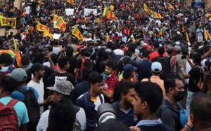 श्रीलंका में खाने का संकट 60 लाख से अधिक लोगो पर पेट्रोल के लिए भी लंबी कतार...