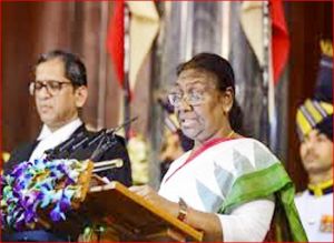 द्रौपदी मुर्मू ने राष्ट्रपति पद किया ग्रहण...शपथ ली