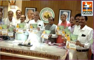 मुख्यमंत्री ने नई सोच - नई पहल छत्तीसगढ़ की सहकारिताएं पुस्तिका का किया विमोचन 