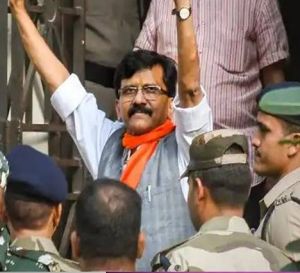 शिवसेना सांसद संजय राउत को मनी लॉन्ड्रिंग के आरोप में रात 12 बजे गिरफ्तार किया गया... 