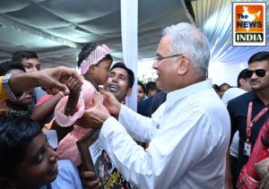 आखिर कका की गोद तक पहुंच ही गई नन्हीं फ्रेंड वैष्णवी