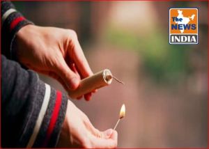 लापरवाही से हो सकती है दुर्घटना... पटाखे जलाते समय रखें सावधानी
