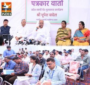  मुख्यमंत्री श्री भूपेश बघेल महासमुंद रेस्ट हाउस में प्रेसवार्ता को संबोधित कर रहे हैं...Video