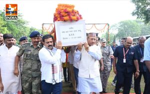  साय और शर्मा ने नक्सली हमले में शहीद भरत साहू को दिया गार्ड ऑफ ऑनर