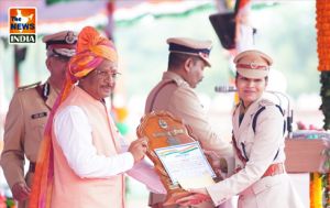  मुख्यमंत्री ने स्वतंत्रता दिवस के अवसर पर 46 पुलिस अधिकारियों एवं जवानों को पुलिस पदकों से किया सम्मानित