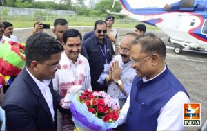  राज्यपाल श्री रमेन डेका और मुख्यमंत्री श्री विष्णु देव साय ने पूर्व प्रधानमंत्री भारत रत्न स्वर्गीय श्री अटल बिहारी वाजपेयी की प्रतिमा पर माल्यार्पण कर उन्हें नमन किया