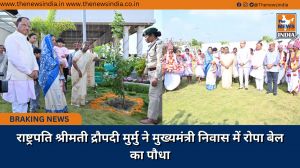 राष्ट्रपति श्रीमती द्रौपदी मुर्मु ने मुख्यमंत्री निवास में रोपा बेल का पौधा