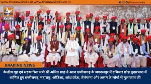 केन्द्रीय गृह एवं सहकारिता मंत्री श्री अमित शाह ने आज छत्तीसगढ़ के जगदलपुर में हथियार छोड़ मुख्यधारा में शामिल हुए छत्तीसगढ़, महाराष्ट्र, ओडिशा, आंध्र प्रदेश, तेलंगाना और असम के लोगों से मुलाकात की