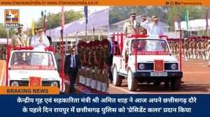 केन्द्रीय गृह एवं सहकारिता मंत्री श्री अमित शाह ने आज अपने छत्तीसगढ़ दौरे के पहले दिन रायपुर में छत्तीसगढ़ पुलिस को 'प्रेसिडेंट कलर' प्रदान किया
