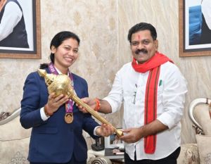 उपमुख्यमंत्री विजय शर्मा मिले वर्ल्ड कप विजेता भारतीय महिला क्रिकेट टीम की फिजियोथेरेपिस्ट आकांक्षा सत्यवंशी से, दी शुभकामनाएं उपमुख्यमंत्री विजय शर्मा मिले वर्ल्ड कप विजेता भारतीय महिला क्रिकेट टीम की फिजियोथेरेपिस्ट आकांक्षा सत्यवंशी से, दी शुभकामनाएं